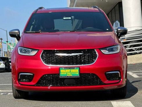 New 2026 Chrysler Pacifica Pinnacle image 6