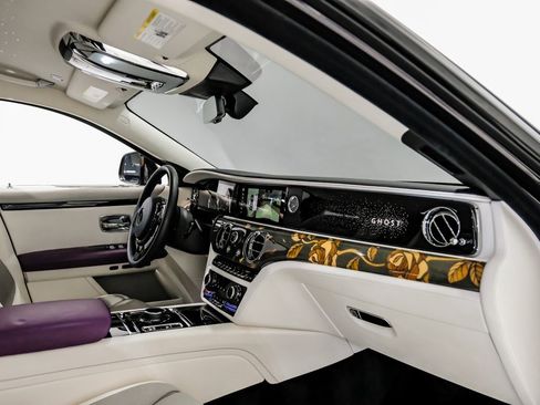 Used 2024 Rolls-Royce Ghost image 11
