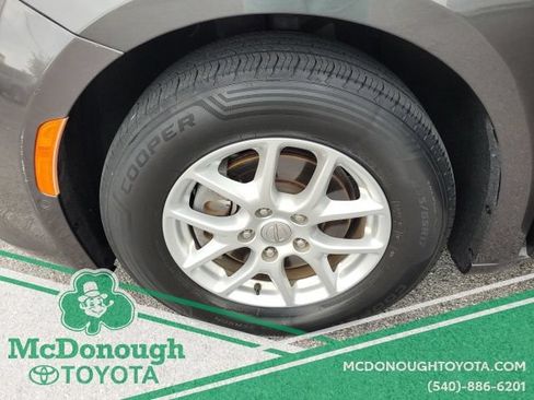 Used 2020 Chrysler Pacifica Touring w/ Advanced Safetytec Group FWD image 25