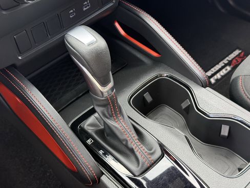 Used 2024 Nissan Frontier PRO-4X image 23