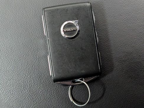 Used 2024 Volvo V90 B6 Cross Country Plus w/ Climate Package image 40