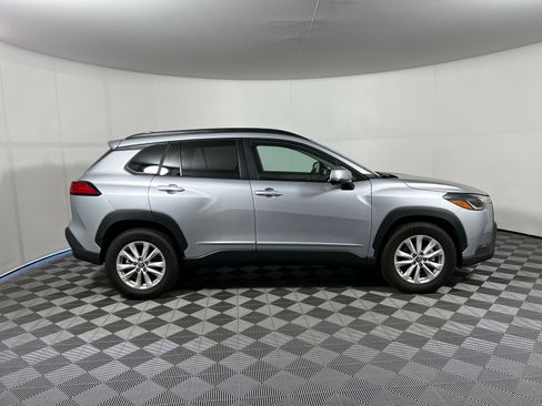 Certified 2024 Toyota Corolla Cross LE image 4