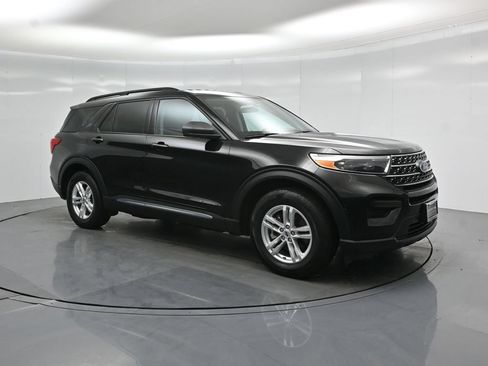 Certified 2023 Ford Explorer XLT RWD image 24