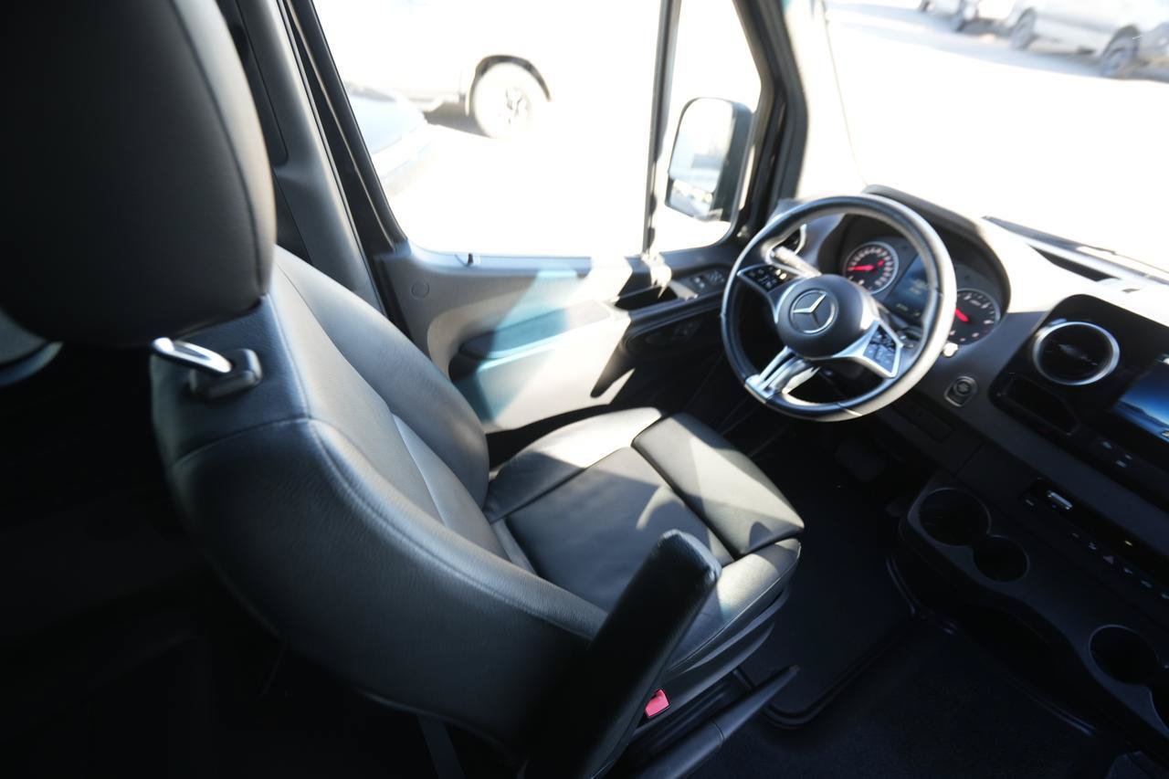 Used 2025 Mercedes-Benz Sprinter 2500 image 9