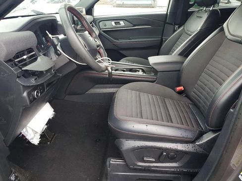 Used 2025 Ford Explorer ST-Line w/ ST-Line Street Pack AWD/4WD image 7