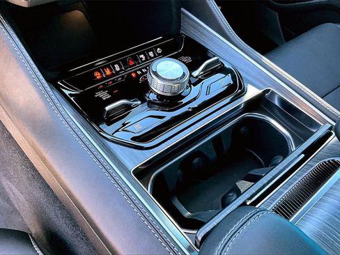 Used 2023 Jeep Wagoneer Series III w/ Premium Group I image 14