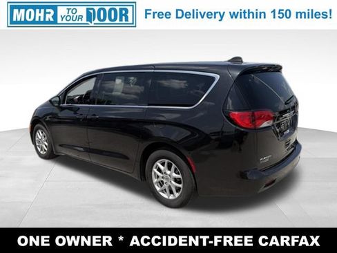 Used 2023 Chrysler Voyager LX FWD image 3