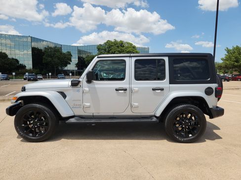 Used 2023 Jeep Wrangler Unlimited Sahara w/ Cold Weather Group AWD/4WD image 3