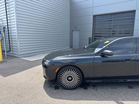 Used 2025 BMW 740i xDrive AWD/4WD image 2