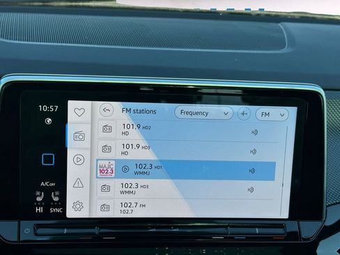 Used 2025 Volkswagen Atlas Cross Sport SEL image 14