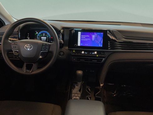 Used 2025 Toyota Camry LE w/ Convenience Package FWD image 32