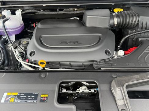 New 2027 Chrysler Pacifica Limited FWD image 17