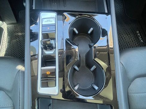 Certified 2025 Volkswagen Atlas SEL AWD/4WD image 16