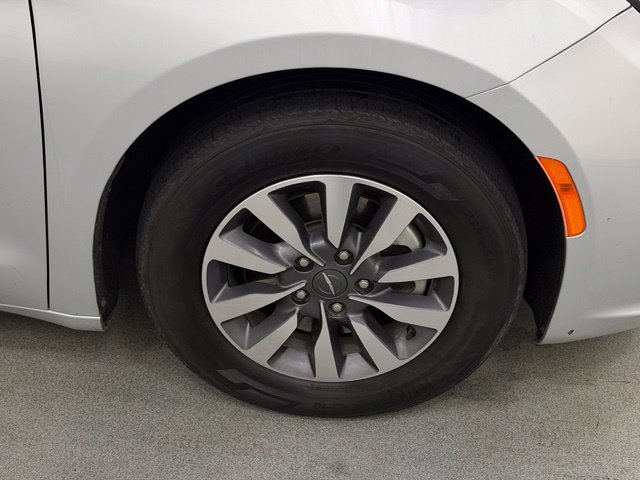 Used 2024 Chrysler Pacifica Limited FWD image 23