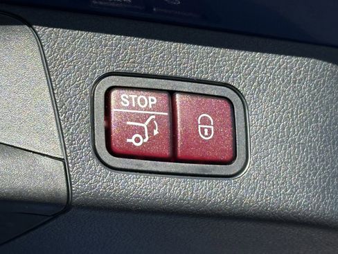 Certified 2025 Mercedes-Benz GLB 250 image 22