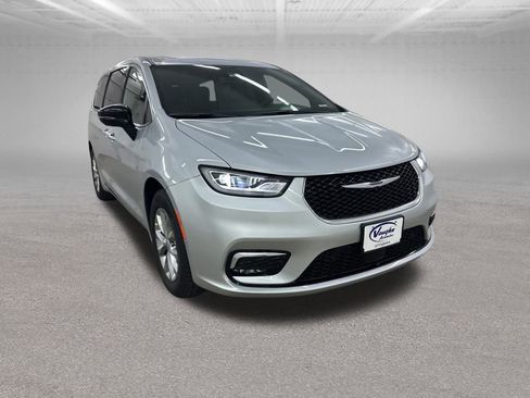 New 2026 Chrysler Pacifica Limited image 2