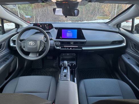 Used 2025 Toyota Prius LE image 17