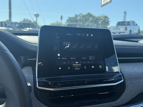 New 2025 Jeep Compass Sport image 21