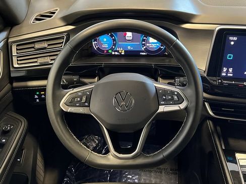 Certified 2024 Volkswagen Atlas Cross Sport SE FWD image 20