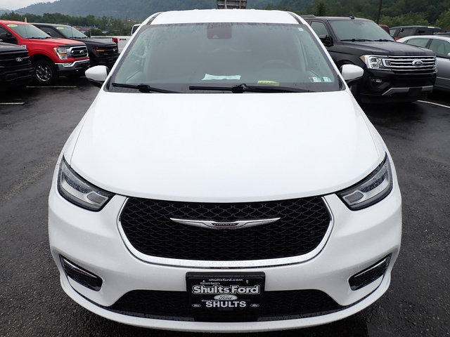 Used 2023 Chrysler Pacifica Touring-L FWD image 12