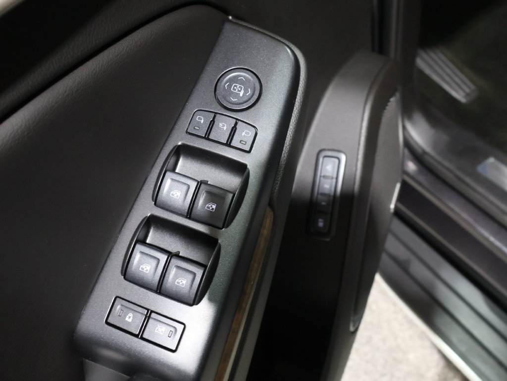 Used 2018 GMC Yukon Denali w/ Open Road Package AWD/4WD image 16