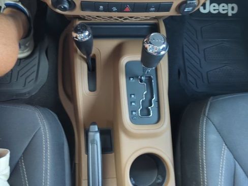 Used 2016 Jeep Wrangler Sahara w/ Connectivity Group AWD/4WD image 20