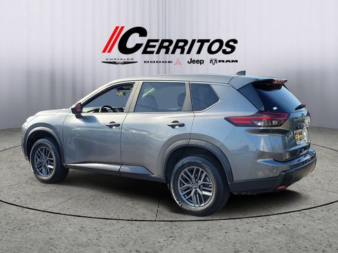 Used 2024 Nissan Rogue S FWD image 2