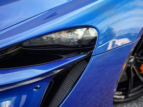 Used 2023 McLaren Artura image 4