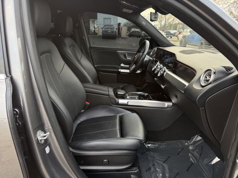 Used 2021 Mercedes-Benz GLB 250 w/ Premium Package image 28