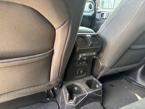 Used 2019 Jeep Wrangler Unlimited Sahara w/ Safety Group AWD/4WD image 13
