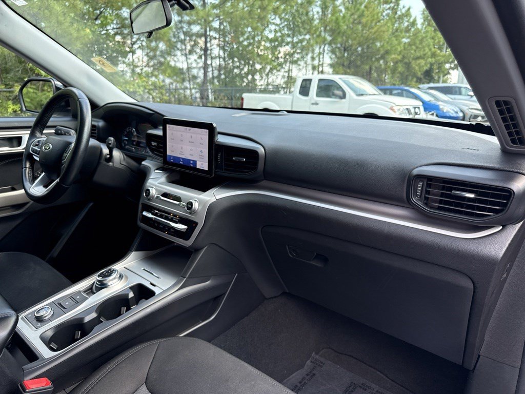 Used 2023 Ford Explorer XLT AWD/4WD image 35