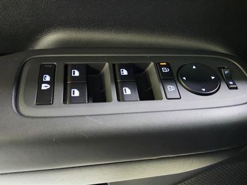 Used 2025 Hyundai Santa Fe SE image 18