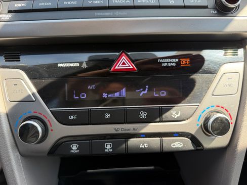 Used 2017 Hyundai Elantra Limited FWD image 11