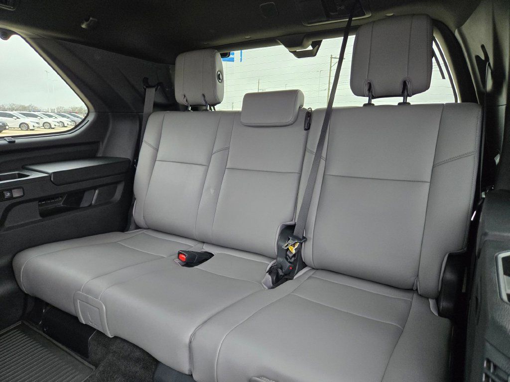 Used 2025 Toyota Sequoia Limited w/ Tow Technology Package AWD/4WD image 15
