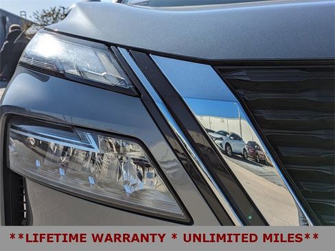 Used 2023 Nissan Rogue SV image 11