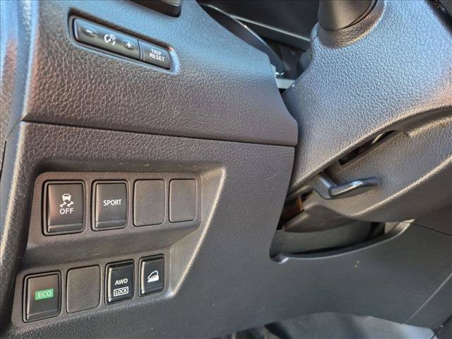 Used 2015 Nissan Rogue SV AWD/4WD image 28