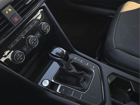 Used 2024 Volkswagen Taos SE image 20