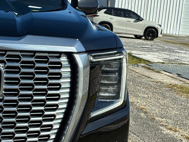 Used 2021 GMC Yukon Denali w/ Denali Ultimate Package AWD/4WD image 10