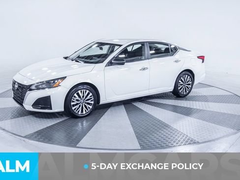 Used 2025 Nissan Altima 2.5 SV FWD image 3
