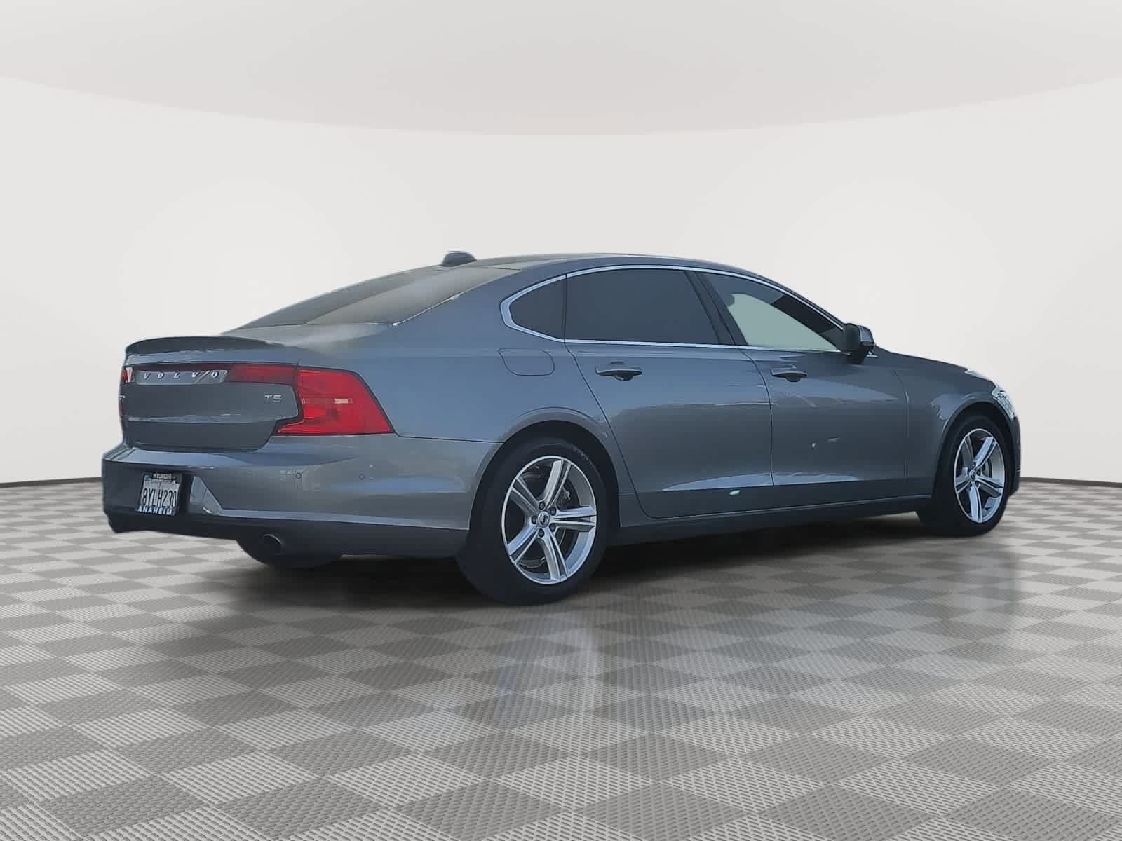 Used 2018 Volvo S90 T5 Momentum w/ Convenience Package FWD image 7