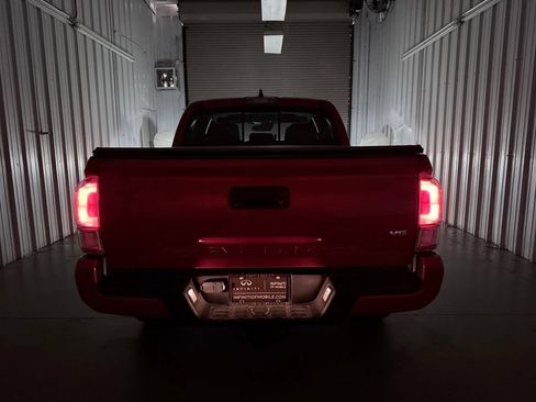 Used 2022 Toyota Tacoma TRD Sport w/ TRD Premium Sport Package AWD/4WD image 9