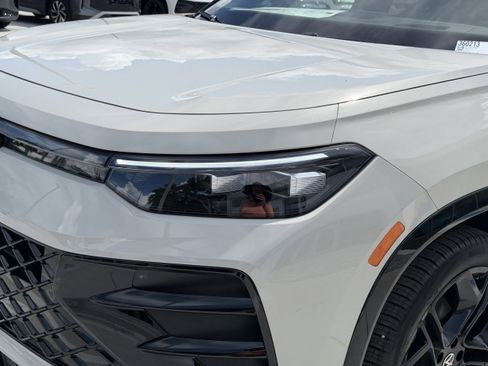 New 2026 Volkswagen Tiguan SE R-Line FWD image 8