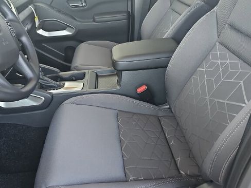 New 2026 Nissan Frontier SV image 5