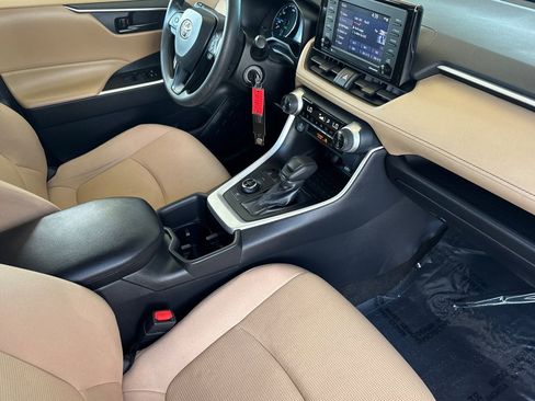 Certified 2022 Toyota RAV4 LE AWD/4WD image 19