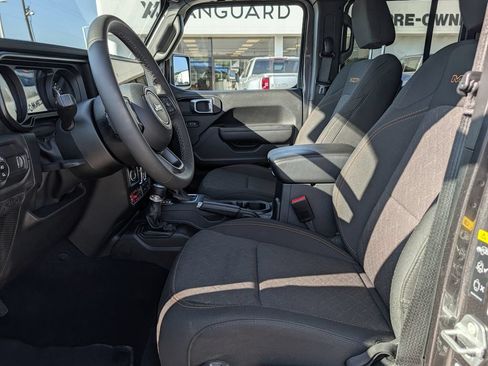 Used 2026 Jeep Gladiator Mojave AWD/4WD image 25