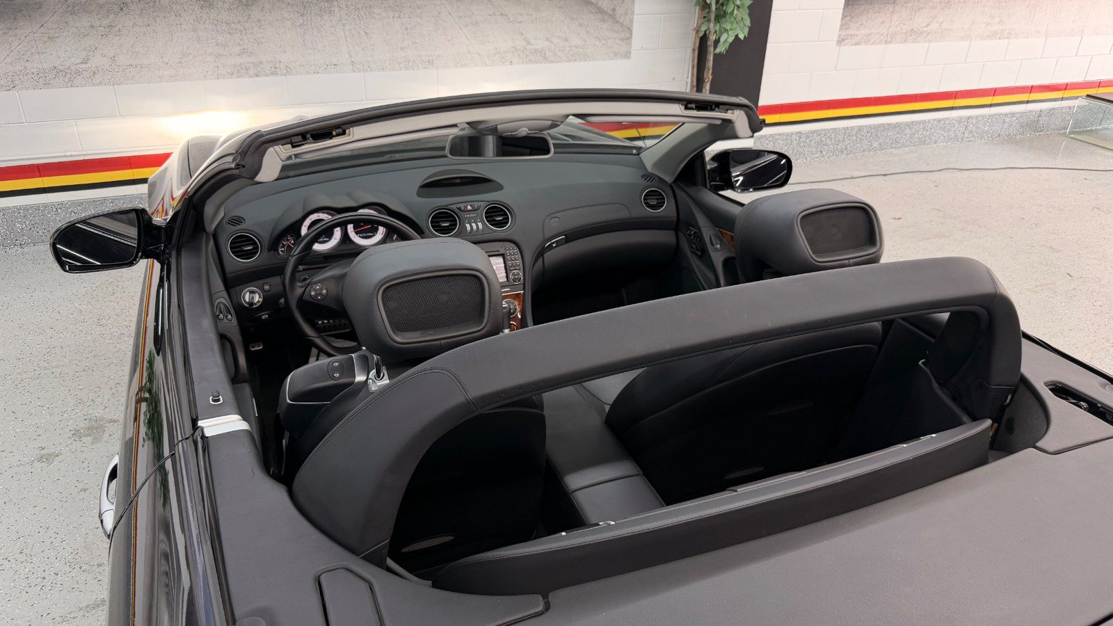 Used 2011 Mercedes-Benz SL 550 image 31