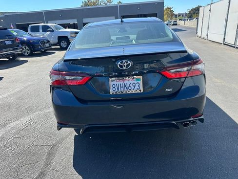 Used 2021 Toyota Camry SE w/ Carpet Mat Package (TMS) FWD image 3