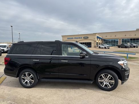 Used 2024 Ford Expedition Limited image 16