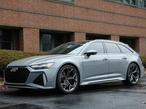 Used 2025 Audi RS 6 performance w/ Blue RS Design Package Plus image 4