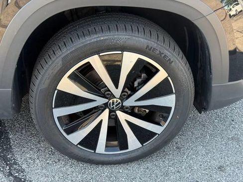 Used 2024 Volkswagen Taos SE FWD image 8